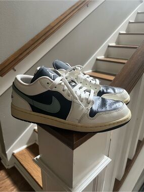 Nike Air Jordan 1 Low in Anthracite/Sail/Legend/Sand/Jade Smoke